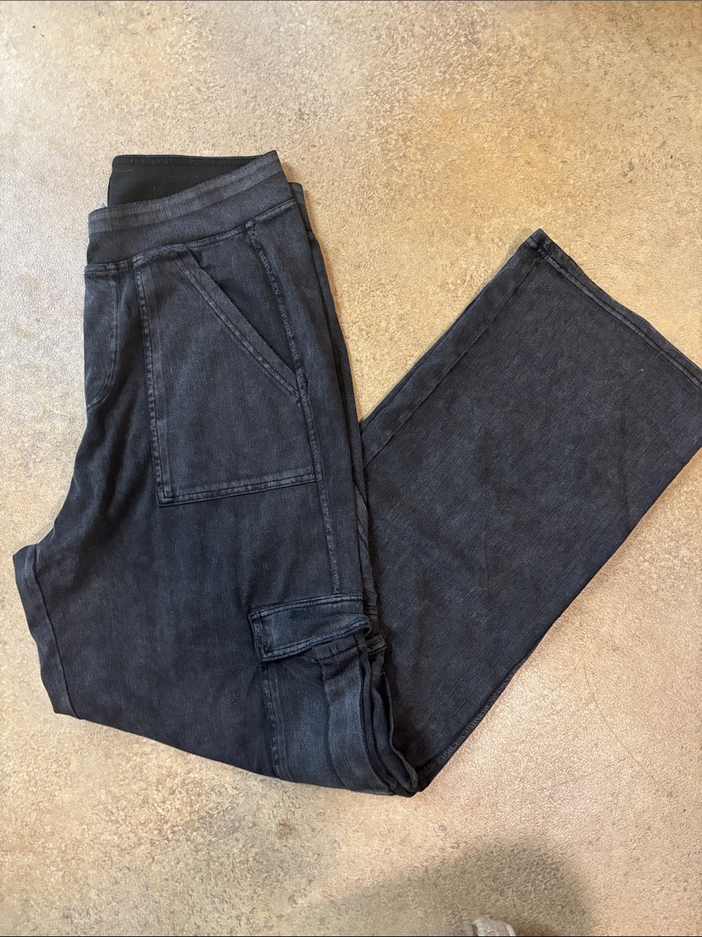 HALARA Wide-Leg Pants in Washed Black